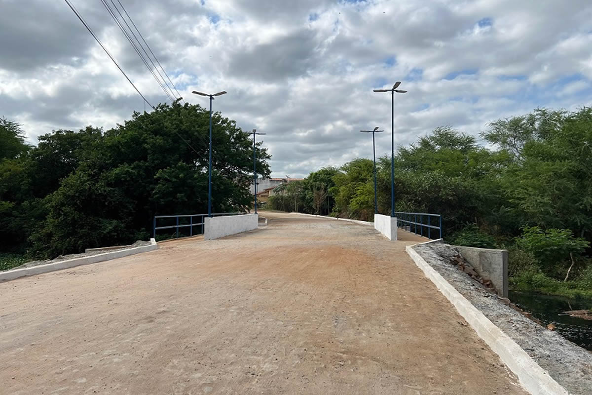 A ponte sobre o Rio Guaribas, antes intransitável em períodos chuvosos, está liberada para veículos e pedestres. -Foto: Cidade Verde