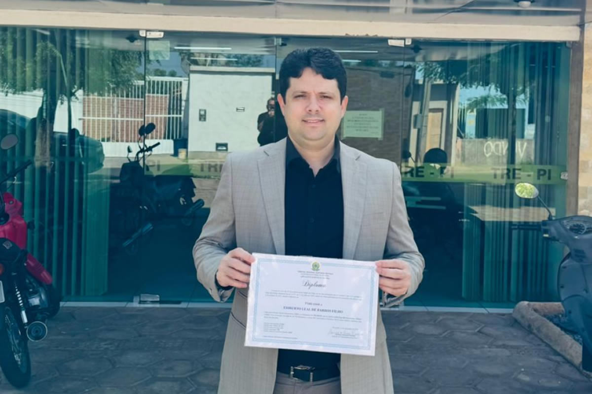 Dr. Eriberto, presidente da Câmara de Picos, recebe diploma para o segundo mandato