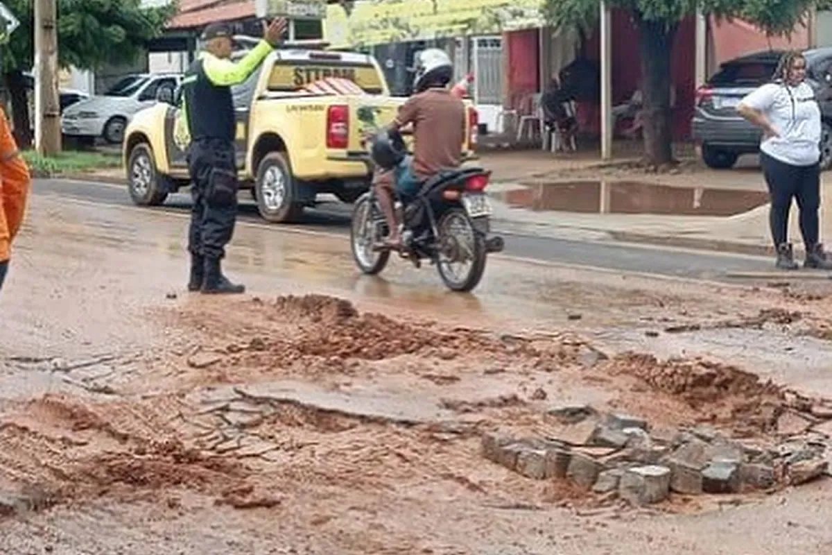 PI-238 no bairro Ipueiras em PIcos