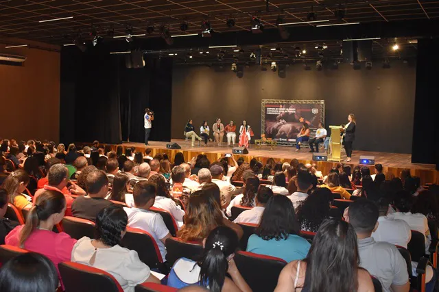 Evento no teatro Sávio Barão em Picos - Foto: Divulgação