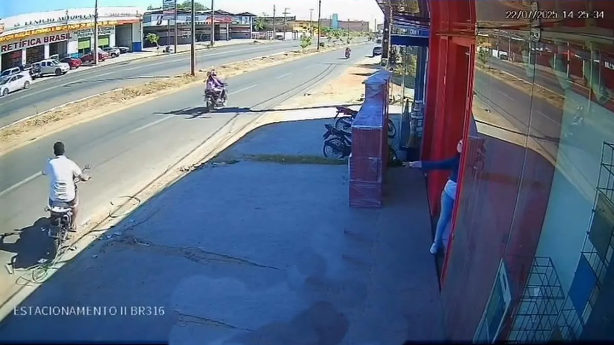 Moto Honda Bros é roubada em frente a loja no bairro Catavento