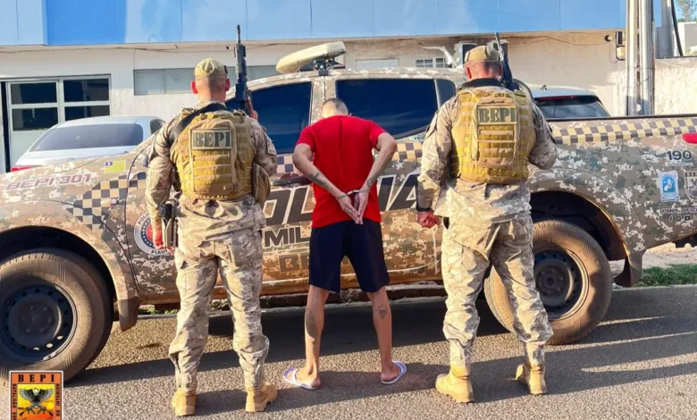 Homem em saída temporária é preso com arma de fogo durante ação do BEPI em Picos - Foto: PMPI