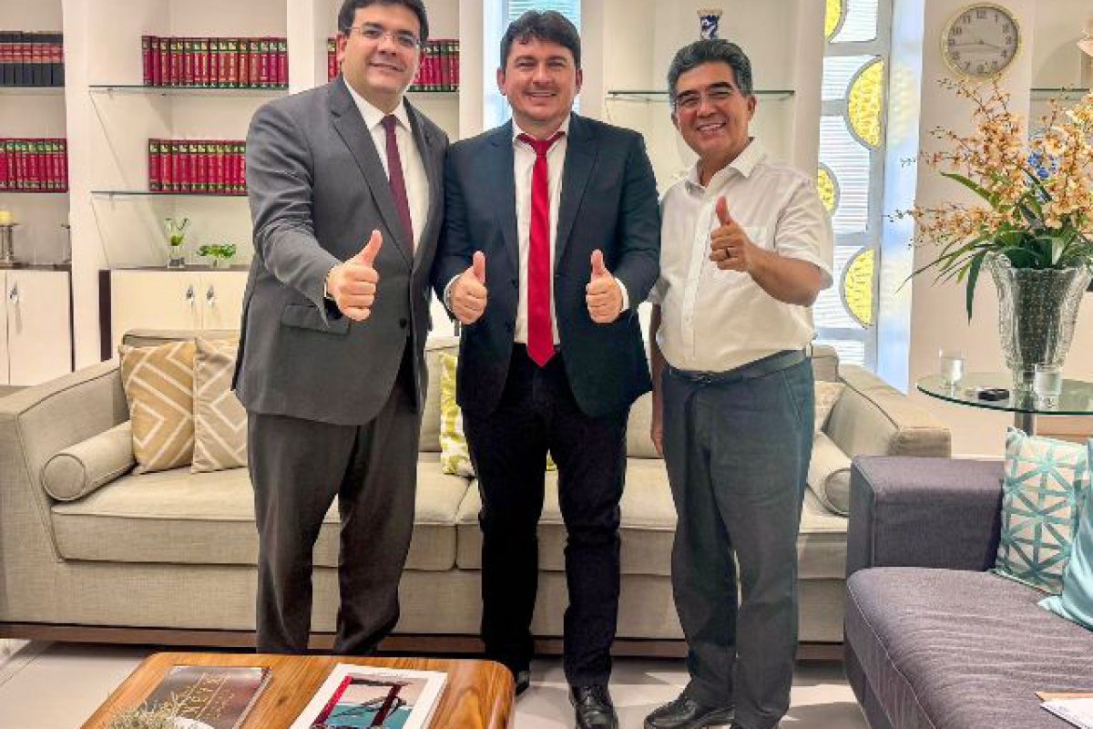 Elvis com o governador e o deputado Francisco Limma /Foto: Divulgação