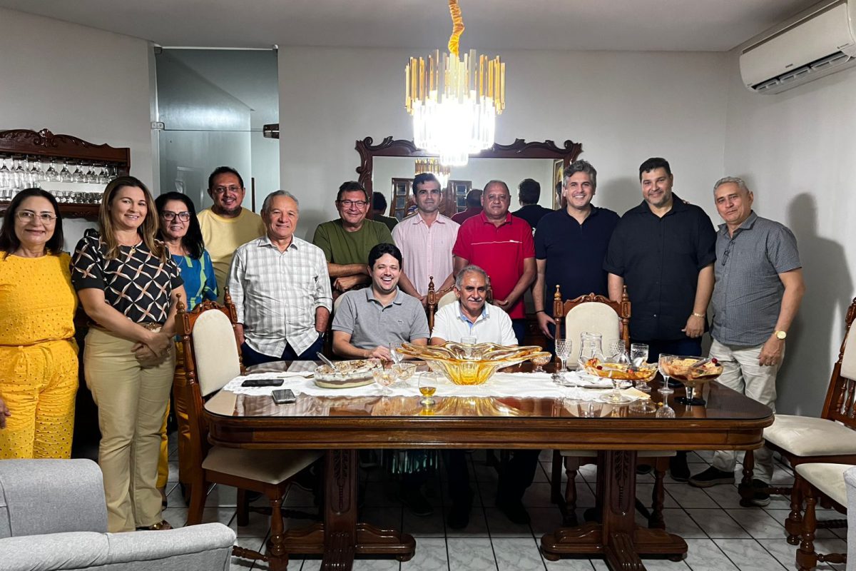 Reunião dos 13 vereadores da base do prefeito eleito Pablo Santos