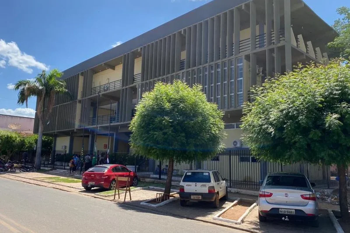 Sede da Prefeitura Municipal de Picos (Foto: Isael Pereira)
