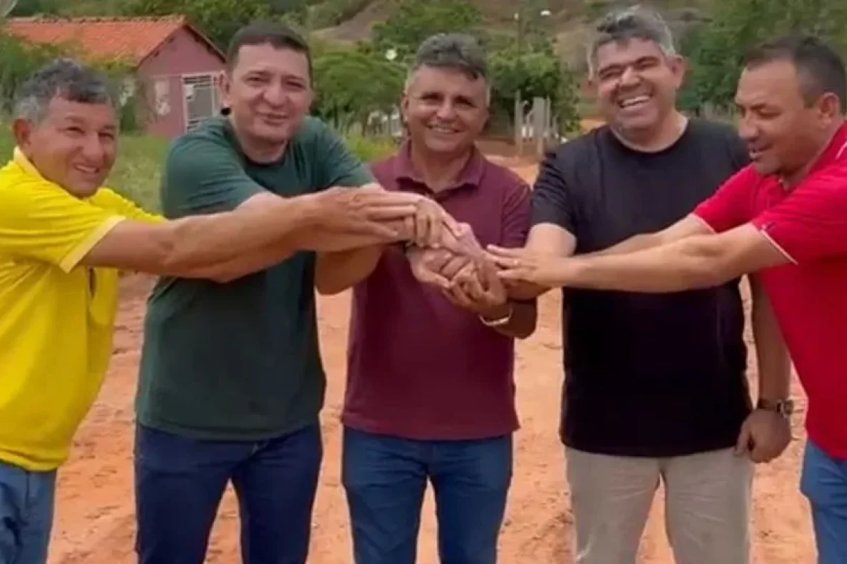 Prefeito-Marciano-Macedo-autorizou-inicio-de-calcamento-no-povoado-Rodeador-em-Aroeiras-do-Itaim-no-feriado-de-Tiradentes-com-presenca-do-vice-prefeito-Zenio-Neves-e-vereadores.-1 Prefeito-Marciano-Macedo-autorizou-inicio-de-calcamento-no-povoado-Rodeador-em-Aroeiras-do-Itaim-no-feriado-de-Tiradentes-com-presenca-do-vice-prefeito-Zenio-Neves-e-vereadores.-1