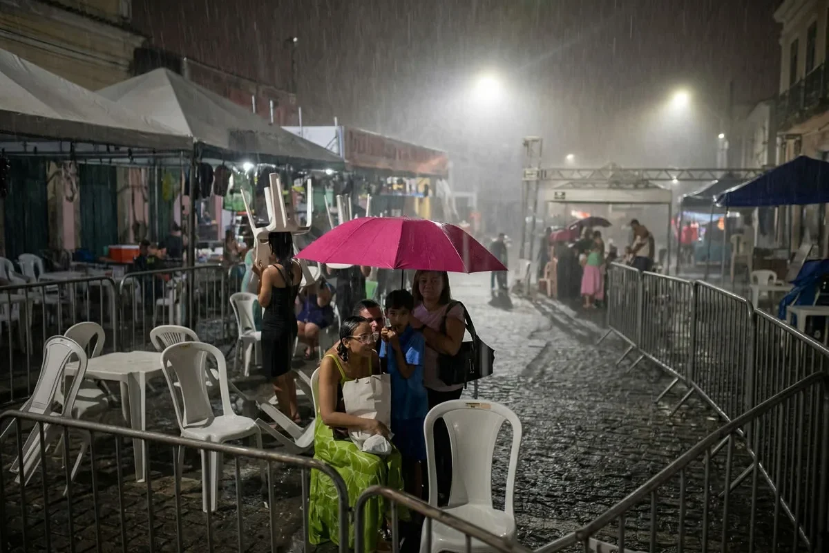 Chuva forte adiou apresentação para sexta(3) às 15 horas