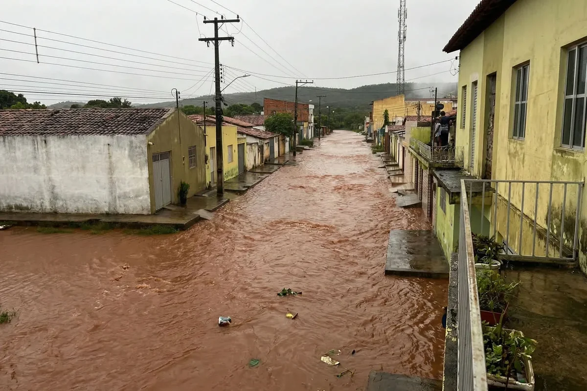 A estação do Cemaden, no centro da cidade, registrou 94 mm, a maior marca do ano.