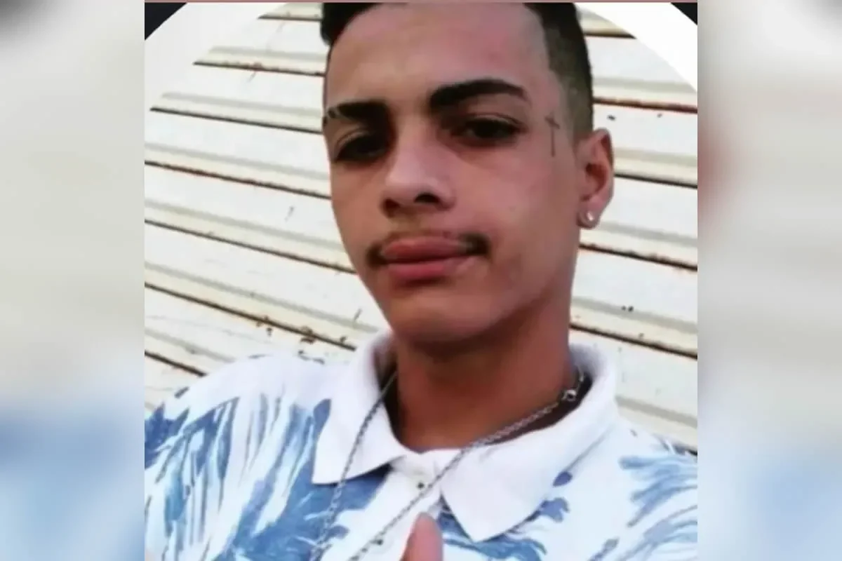 O jovem identificado como Mikael foi morto após uma suposta tentativa de furto