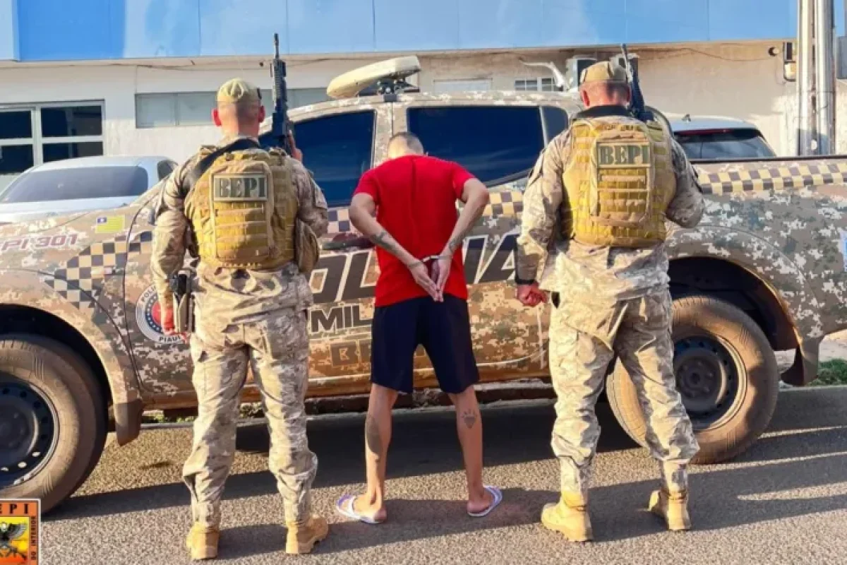 Homem em saída temporária é preso com arma de fogo durante ação do BEPI em Picos - Foto: PMPI